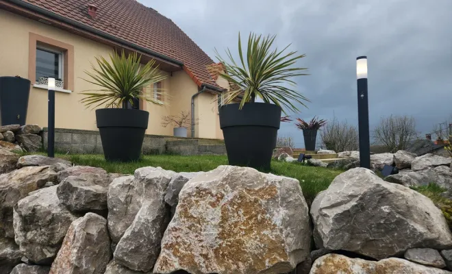 Pose de luminaire extérieur avec détection de présence jusqu'à 8 mètres, Amiens, SEB'ELEC